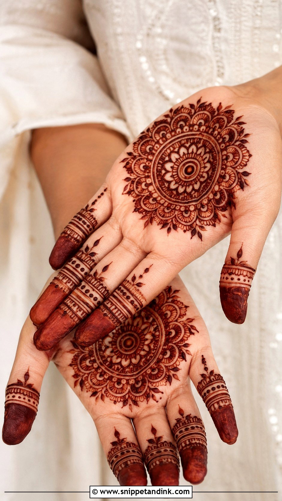 Simple Mandala Mehndi Design - Snippet and Ink - 35 Simple Easy Mehndi Designs
