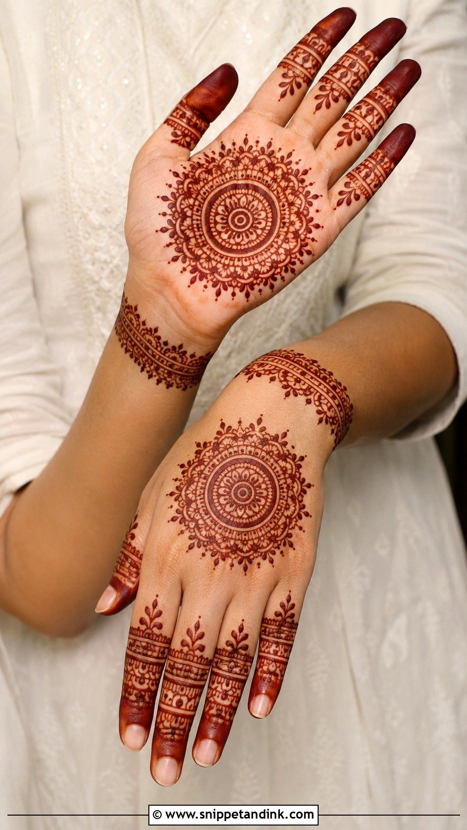 Simple Mandala Mehndi Design - Snippet and Ink - 35 New Simple Mehndi Designs
