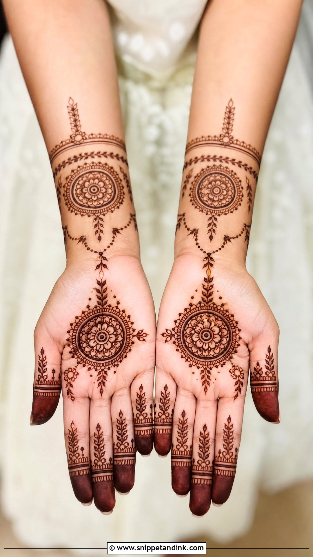 Simple Mehendi Outfit For Bride - Snippet and Ink - 20 Mehendi Function Outfit Brides Ideas