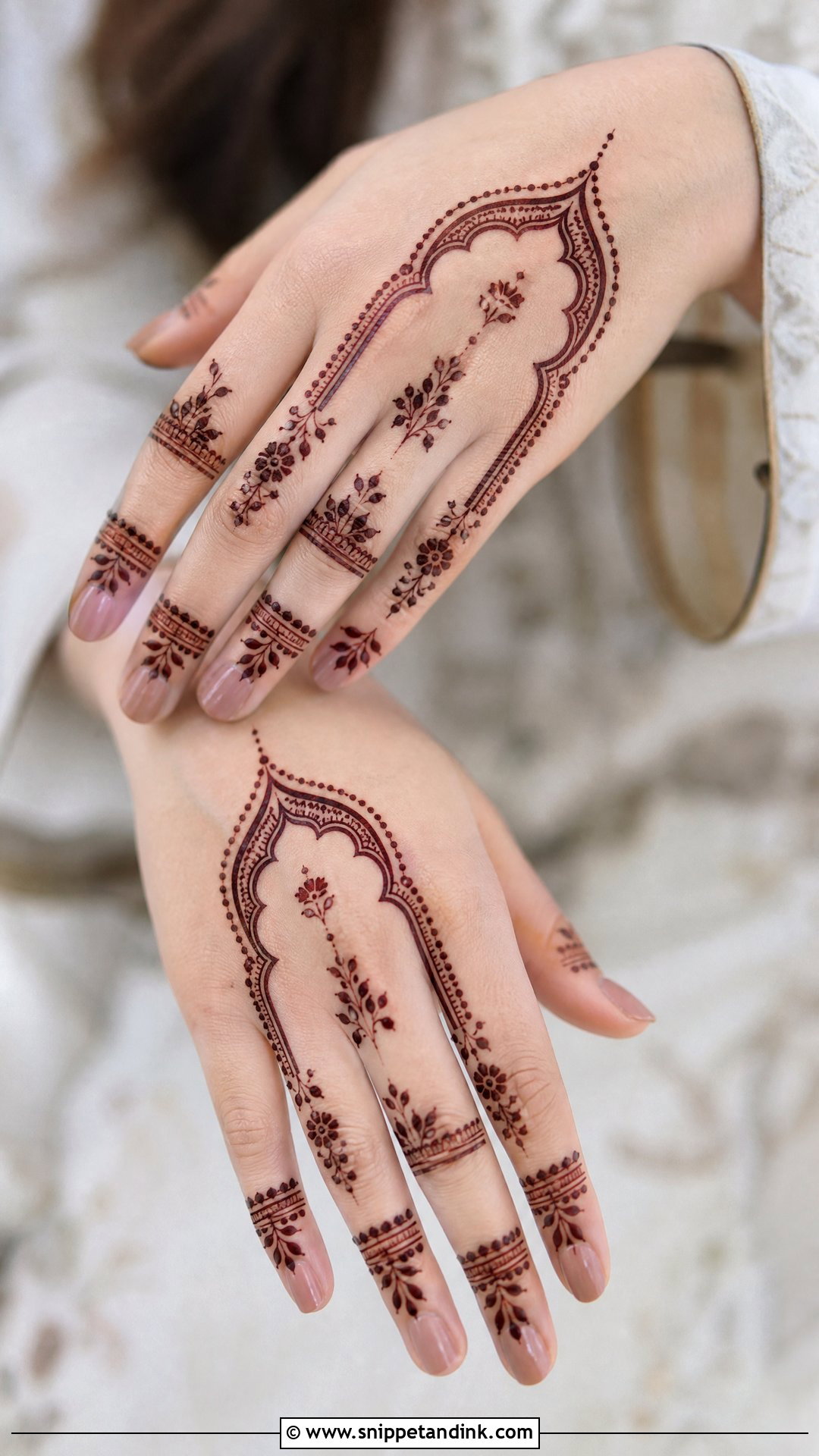 Simple Mehrab Mehndi Design - Snippet and Ink - 30 Mehrab Mehndi Design Ideas