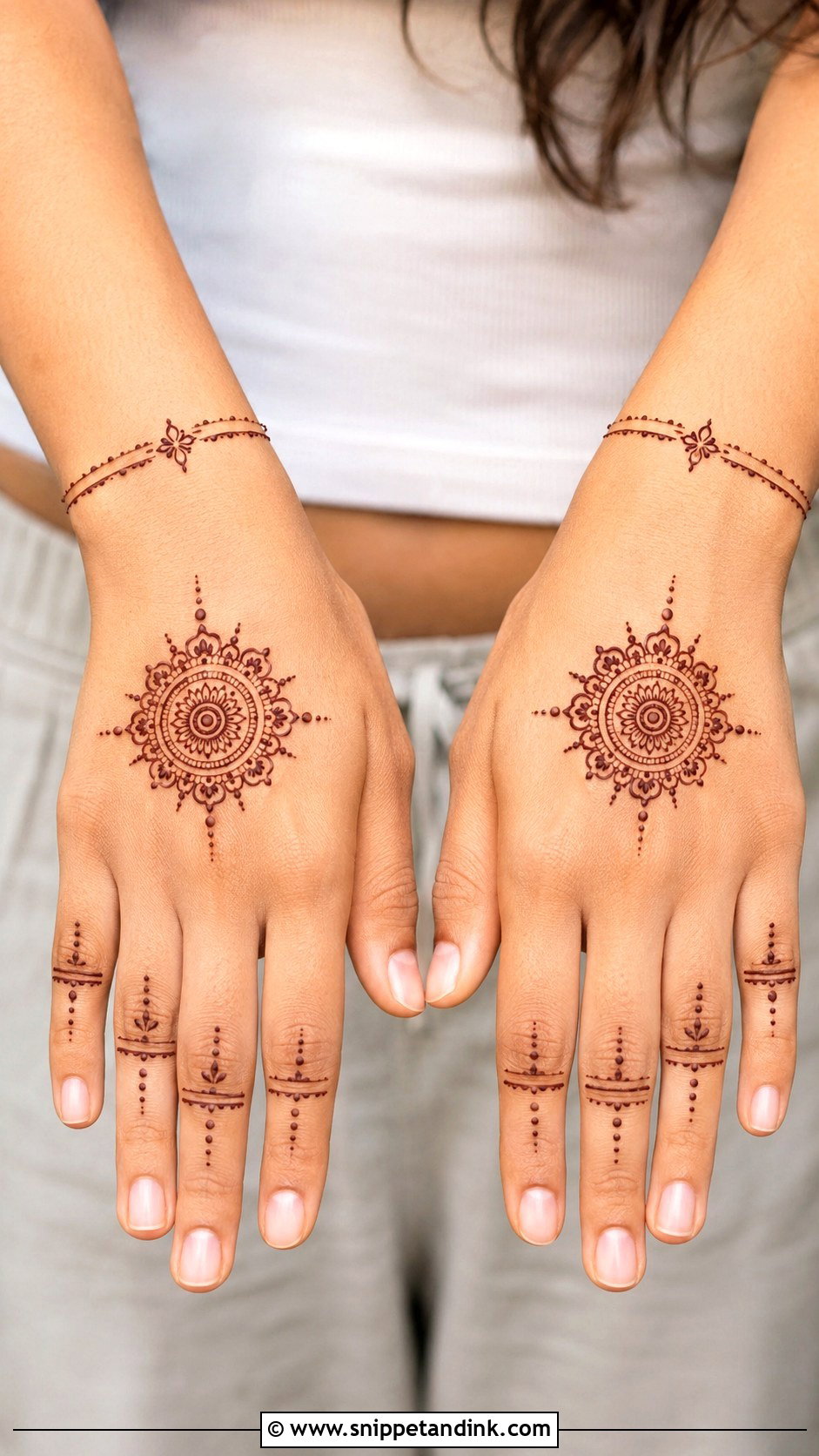 Simple Minimal Mehndi Design - Snippet and Ink - 30 Simple and Easy Mehndi Designs