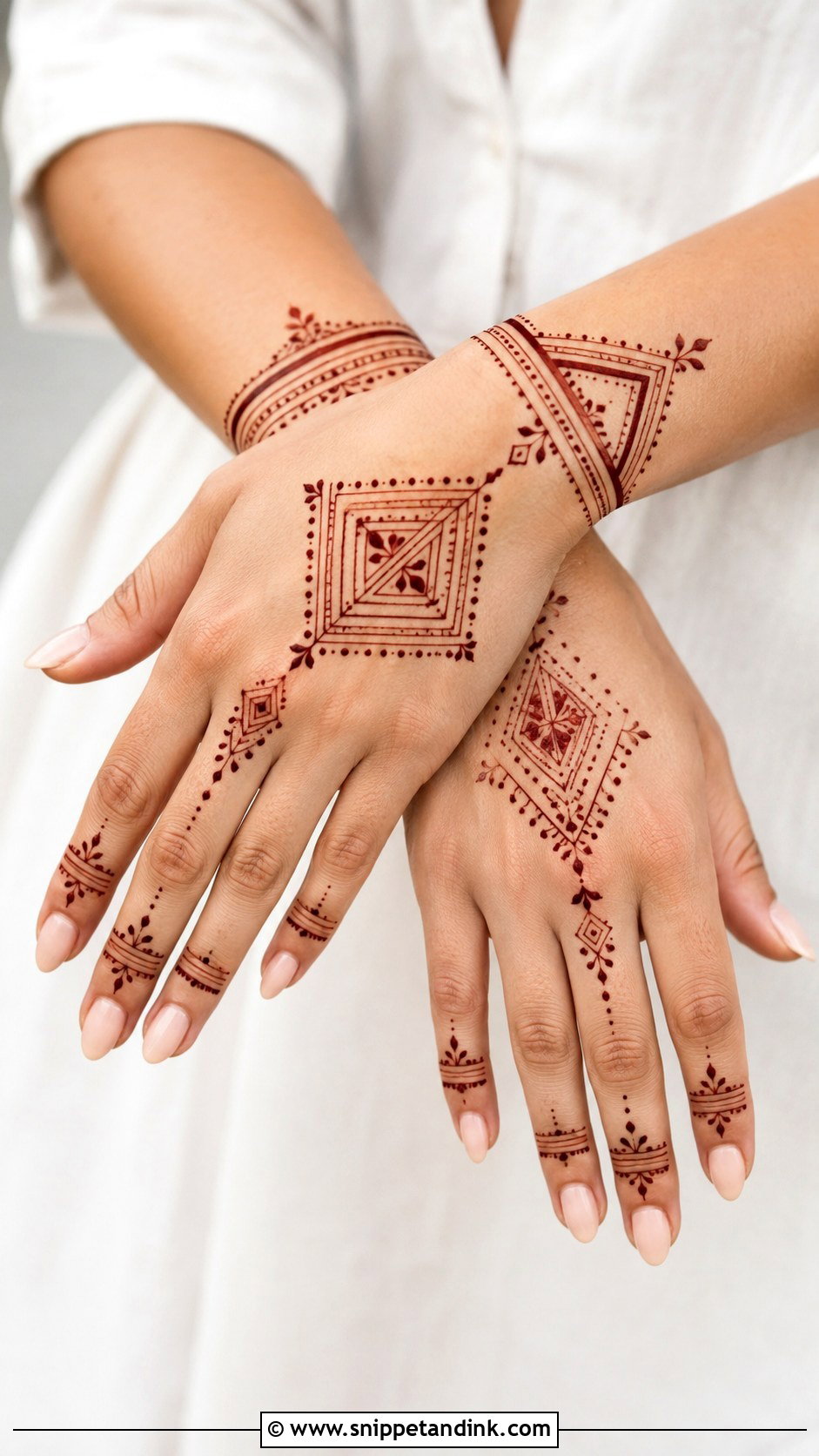 Simple Modern Geometric Mehndi Design - Snippet and Ink - 35 Simple Modern Mehndi Designs