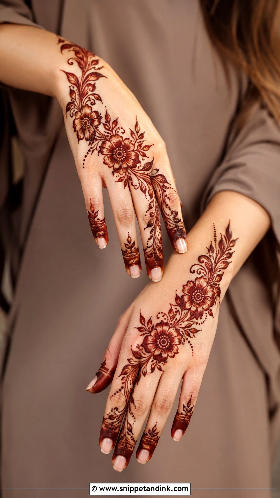 Simple Modern Gulf Mehndi Design - Snippet and Ink - 35 Simple Modern Mehndi Designs