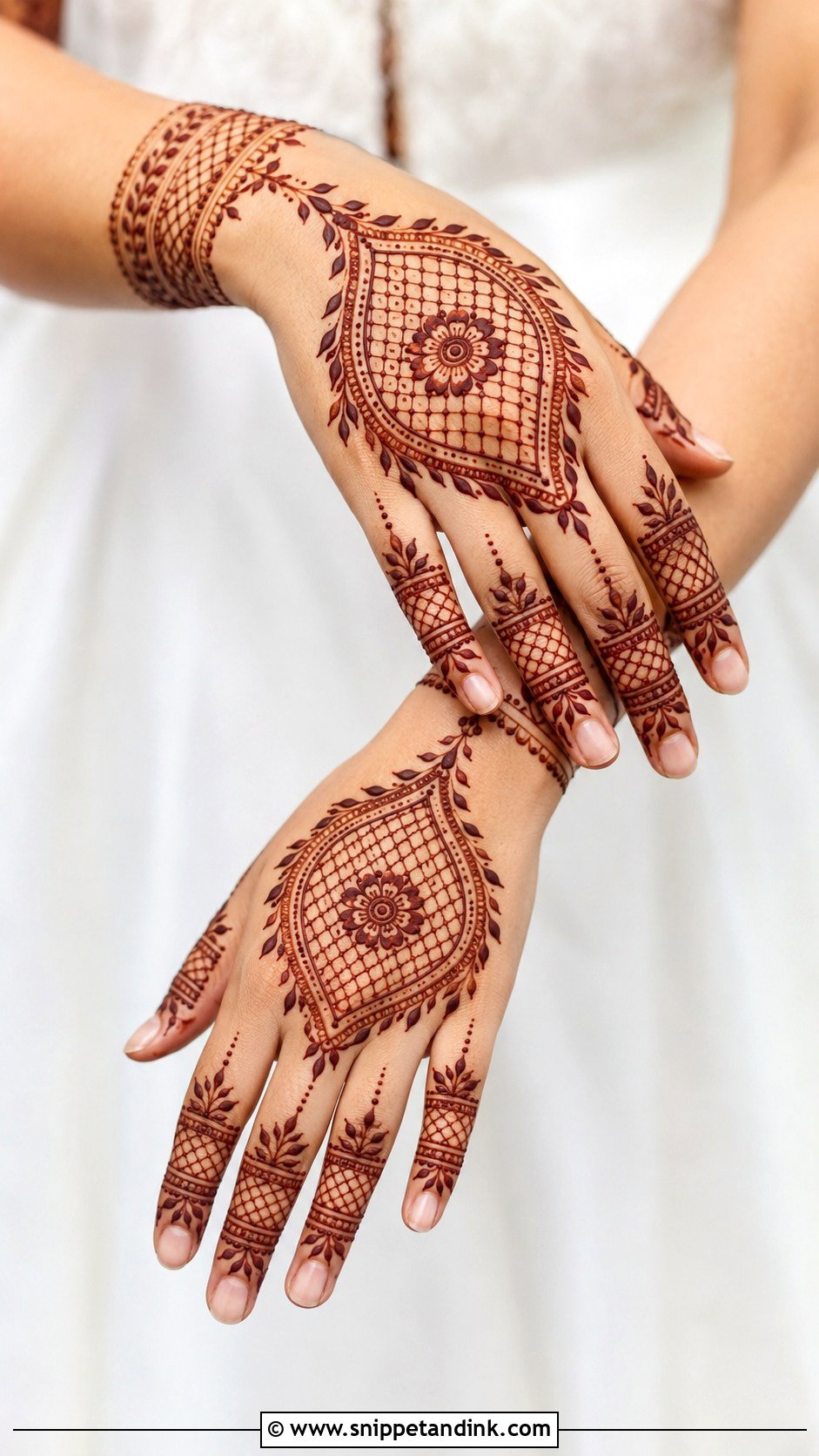 Simple Modern Jaali Mehndi Design - Snippet and Ink - 35 Simple Modern Mehndi Designs