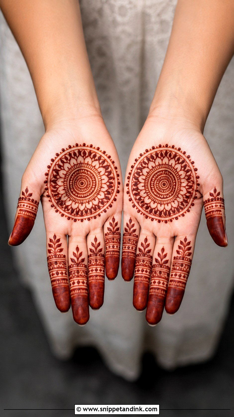 Simple Modern Round Mehndi Design - Snippet and Ink - 35 Simple Modern Mehndi Designs