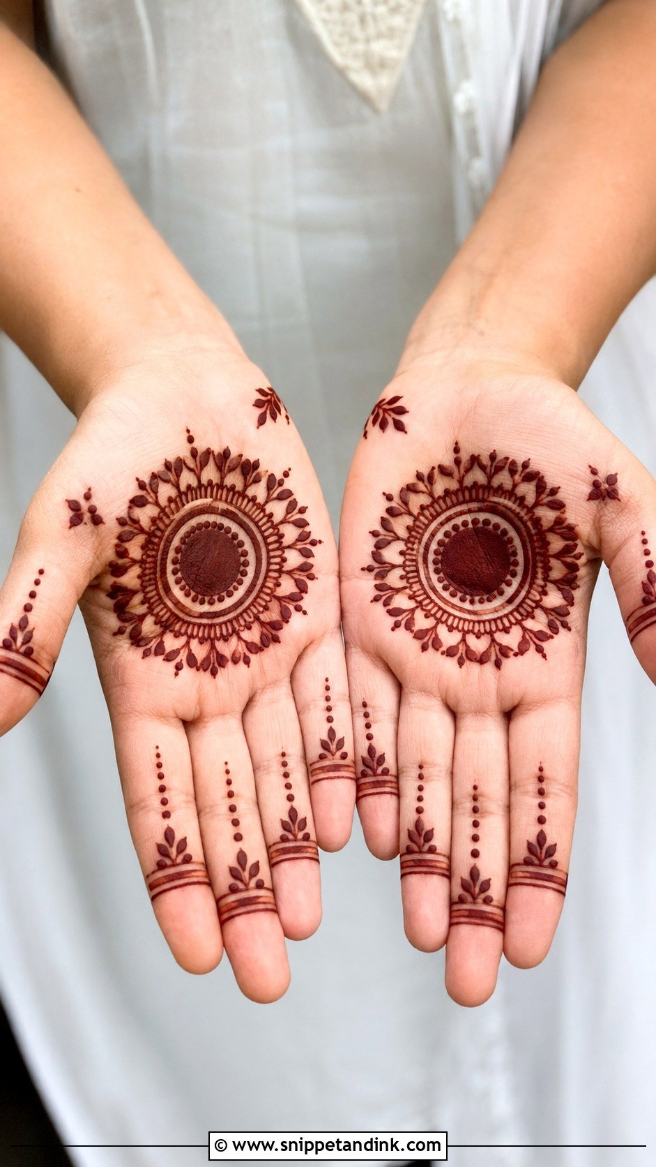 Simple Modern Tikki Mehndi Design - Snippet and Ink - 35 Simple Modern Mehndi Designs
