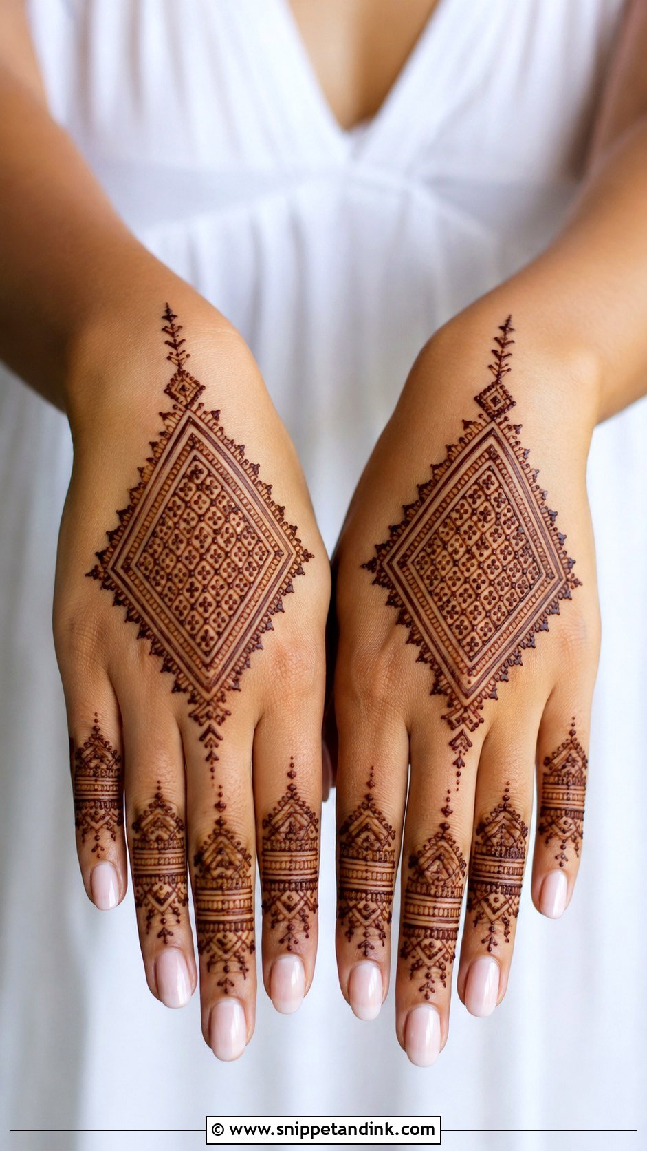 Simple Moroccan Back Hand Mehndi Design - Snippet and Ink - 35 Simple Unique Back Hand Mehndi Designs