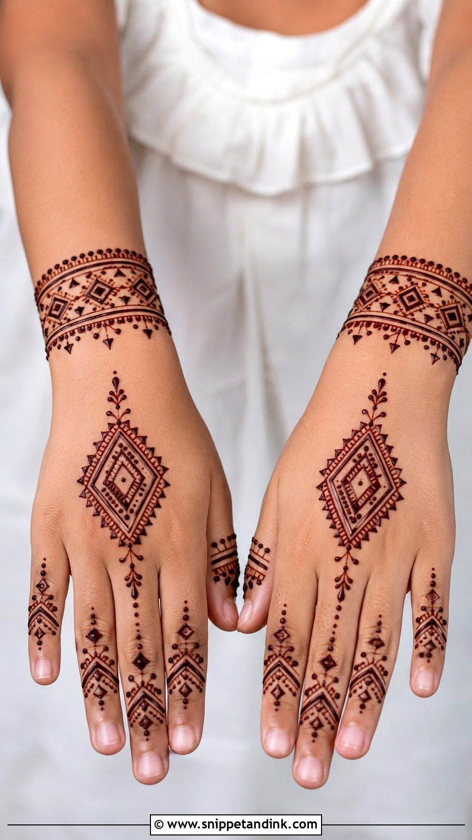 Simple Moroccan Mehndi Design For Kids - Snippet and Ink - 30 Very Simple Mehndi Designs for Kids