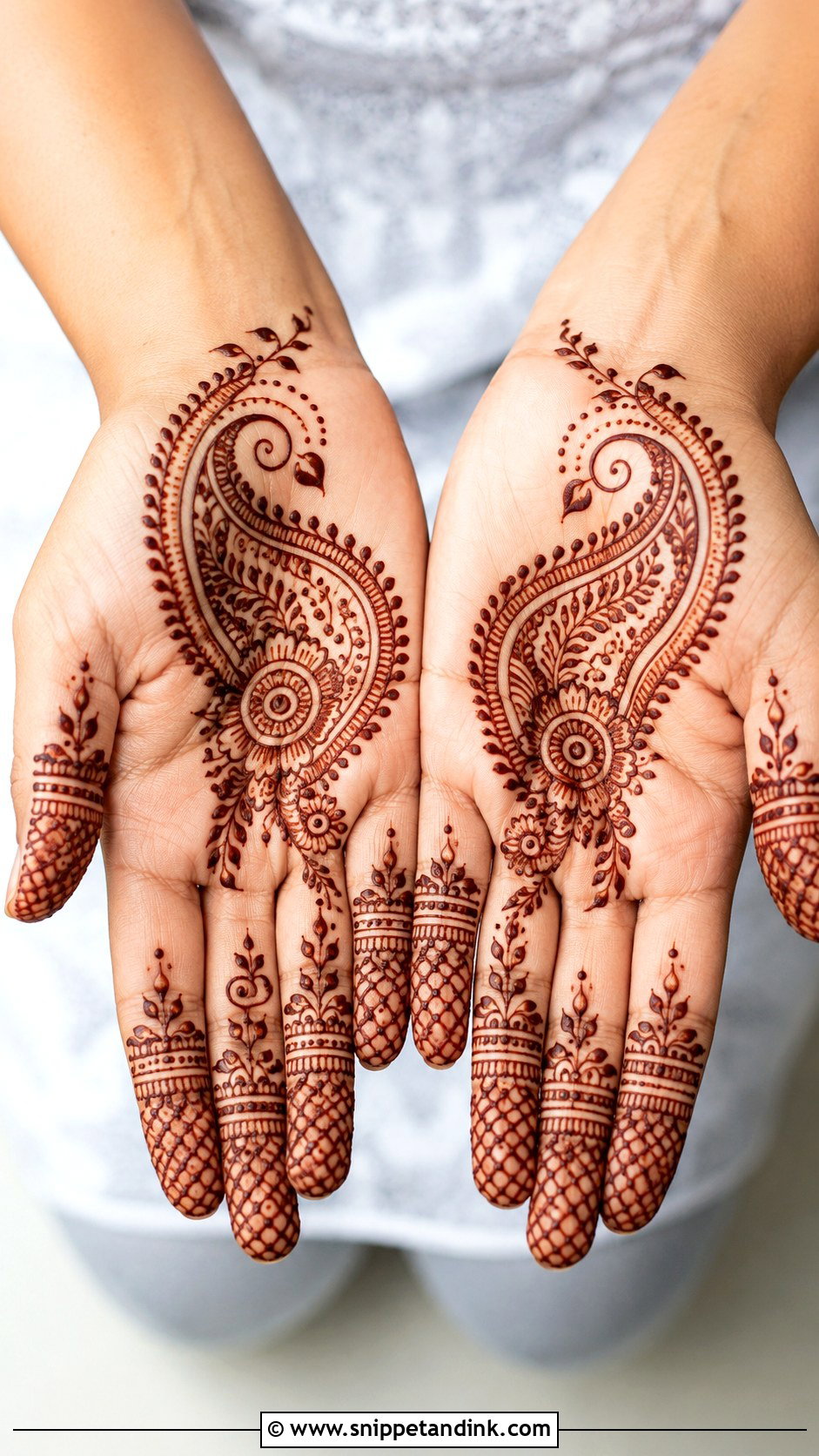 Simple Paisley Mehndi Design - Snippet and Ink - 35 Mehndi Designs for Beginners