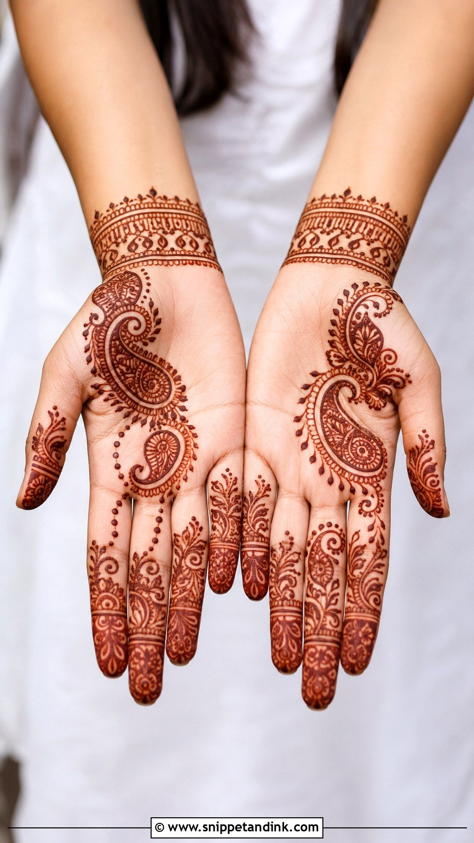 Simple Paisley Mehndi Design - Snippet and Ink - 35 Simple Aesthetic Mehndi Designs