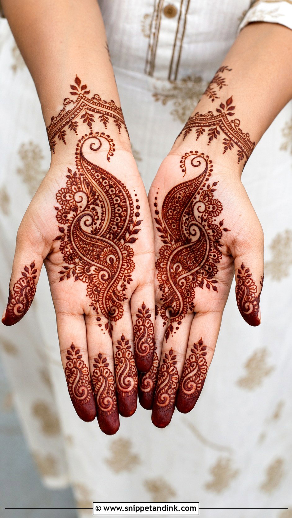 Simple Paisley Palm Mehndi Design - Snippet and Ink - 35 Simple Easy Palm Mehndi Design Ideas