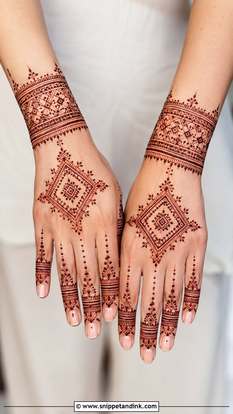 Simple Stylish Moroccan Mehndi Design - Snippet and Ink - 35 Simple Stylish Mehndi Designs