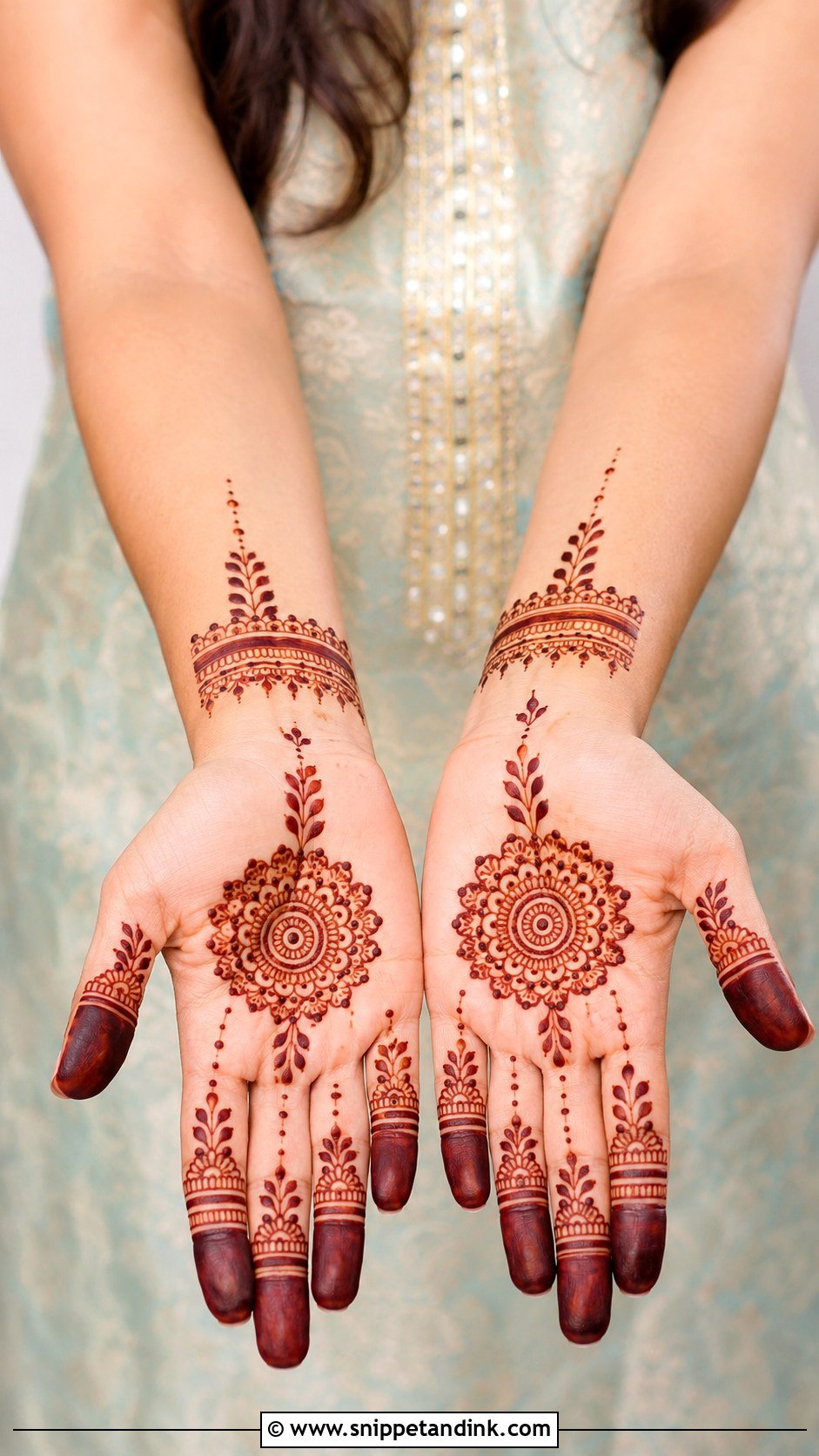 Simple Traditional Mehndi Design - Snippet and Ink - 35 Traditional Mehndi Designs