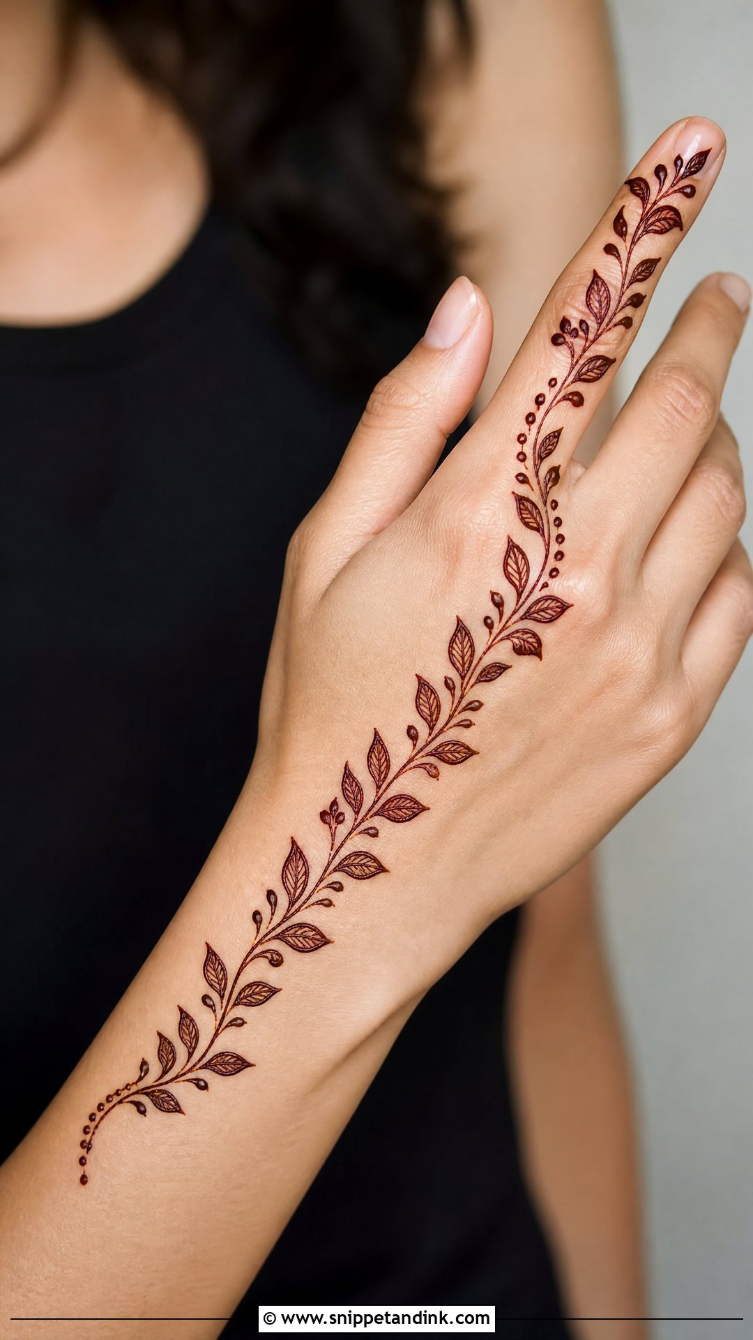 Simple Vine Mehndi Design - Snippet and Ink - 35 Very Simple Mehndi Designs