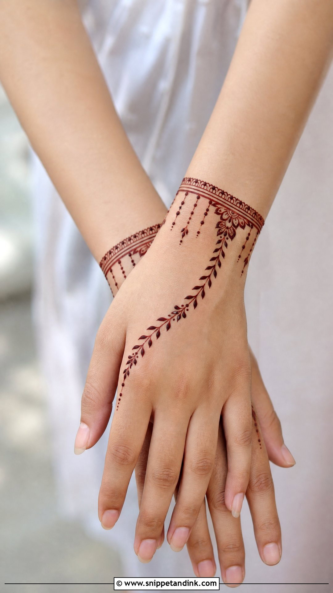 Simple Wrist Mehndi Design - Snippet and Ink - 35 Very Simple Mehndi Designs