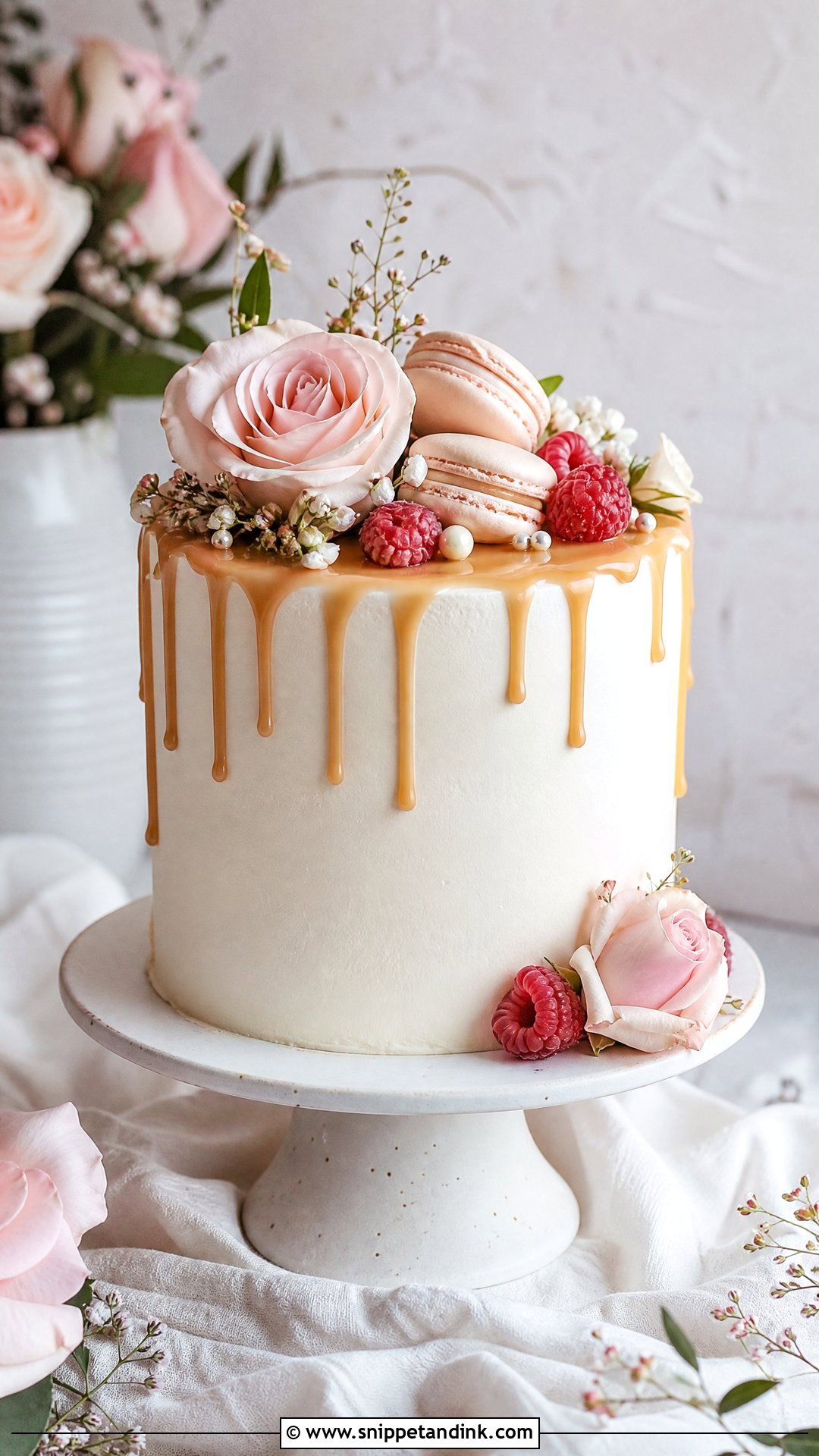 Single Tier Drip Wedding Cake - Snippet and Ink - 30 Drip Cakes for Wedding