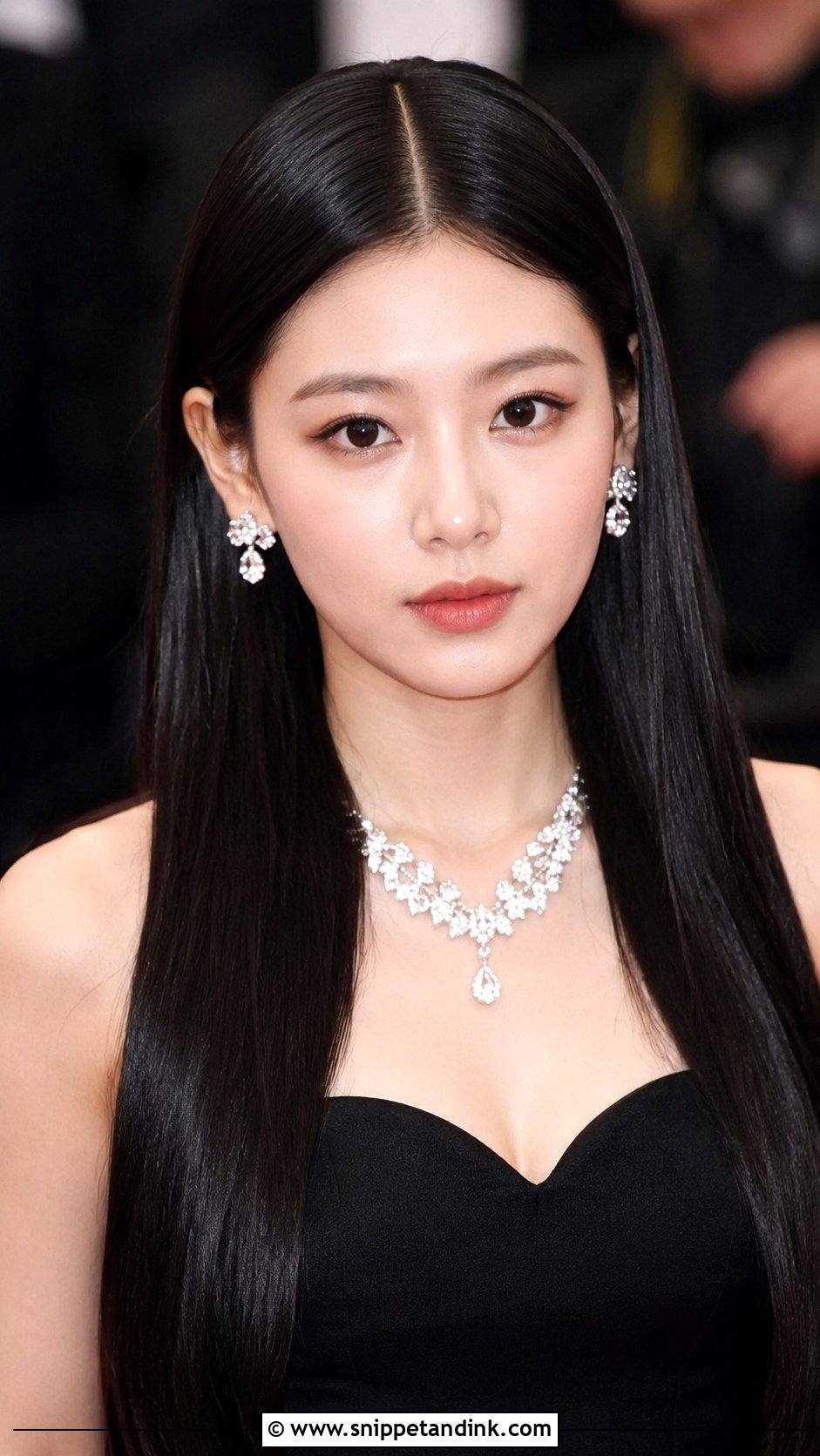 Sleek Straight Down Style - Snippet and Ink - 20 Long Black Tie Hairstyles