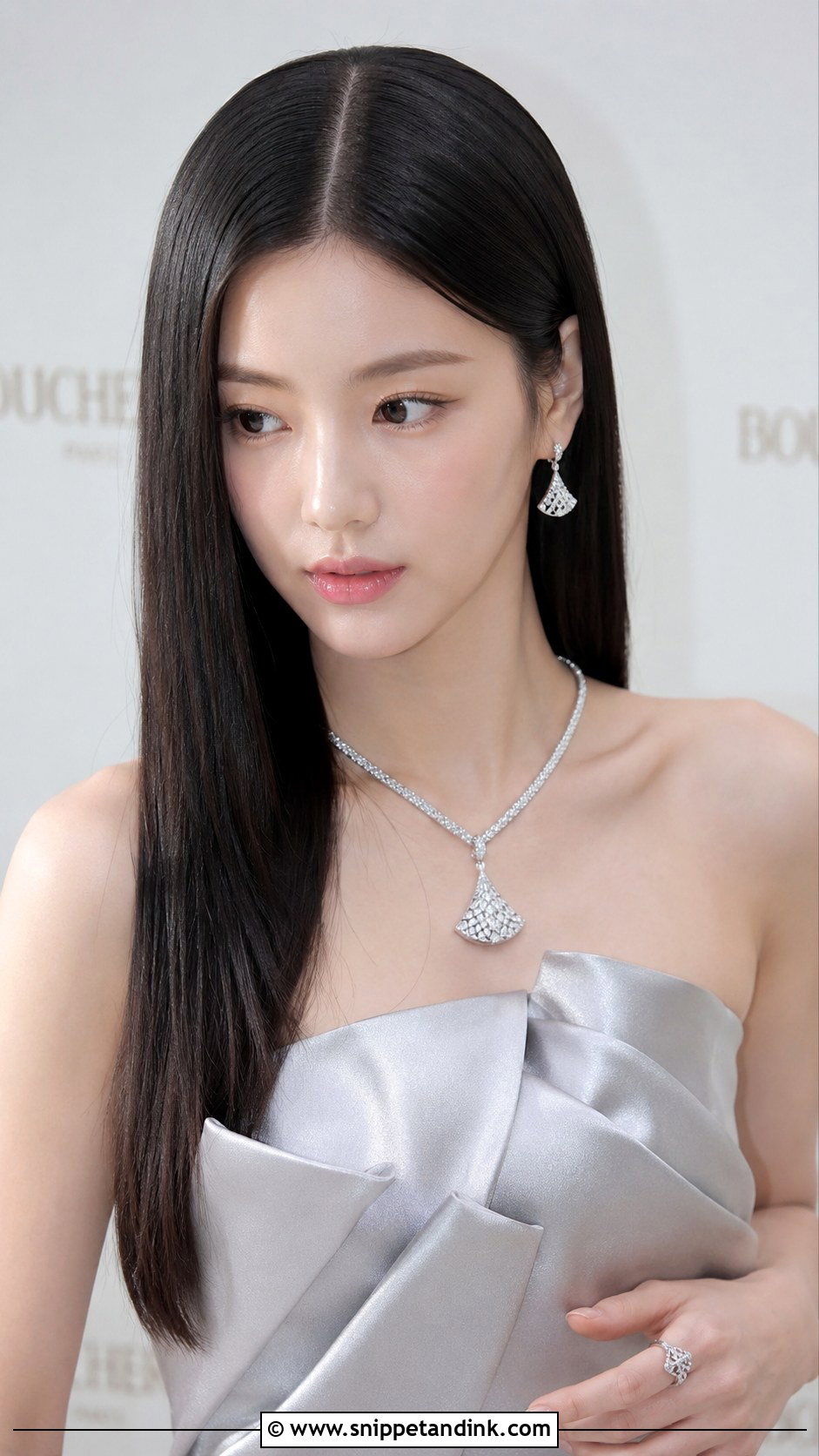 Sleek Straight Hair - Snippet and Ink - 25 Mom Hairstyles for Wedding
