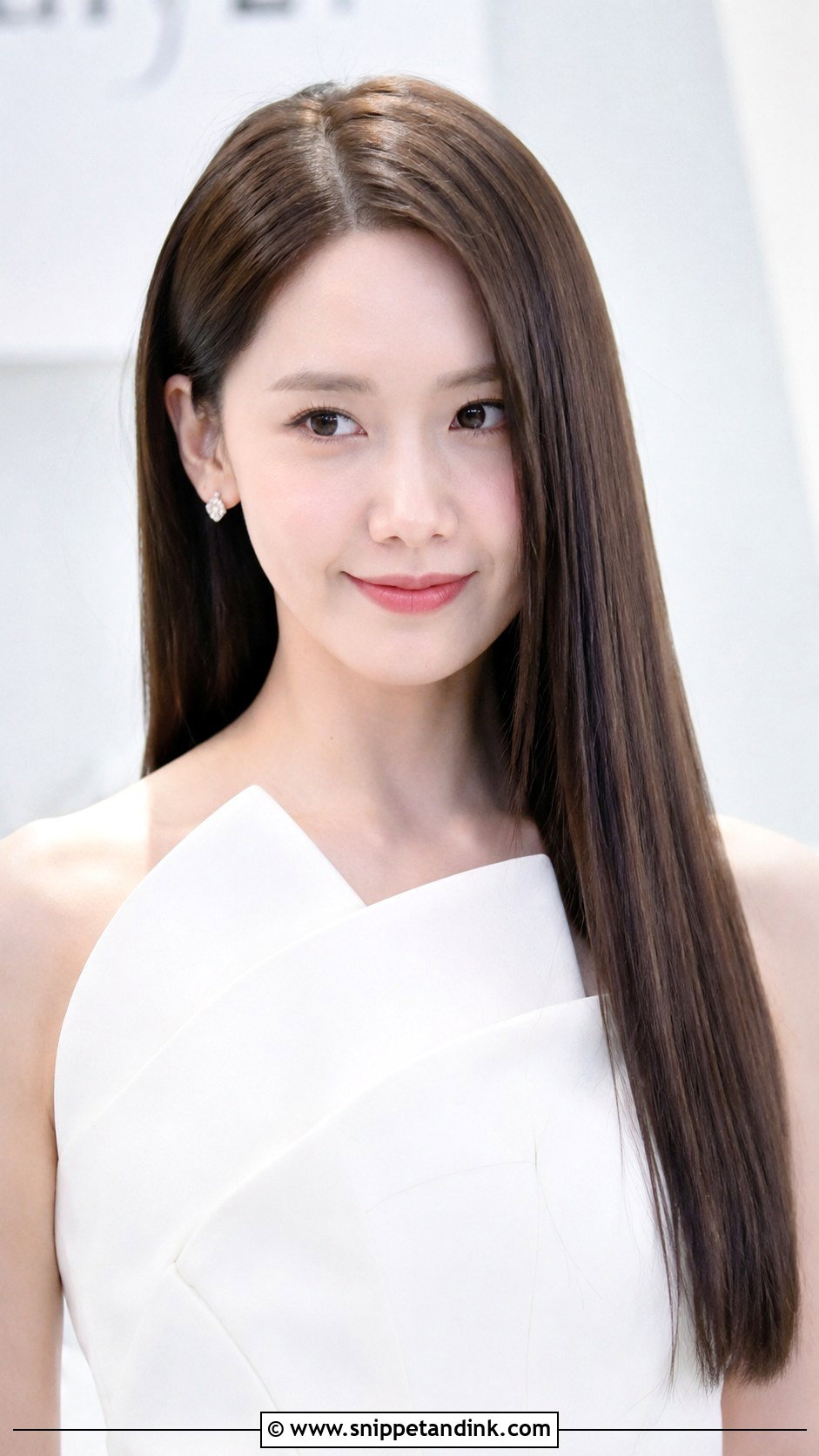 Sleek Straight Hair for Wedding - Snippet and Ink - 20 Hair Down for Wedding Ideas