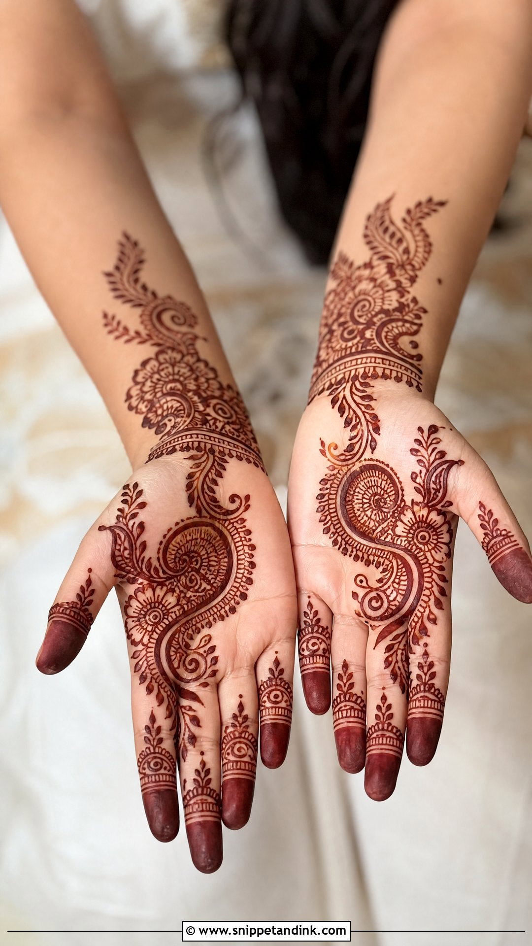 Small Palm Indo Arabic Mehndi Design - Snippet and Ink - 30 Small Palm Mehndi Designs