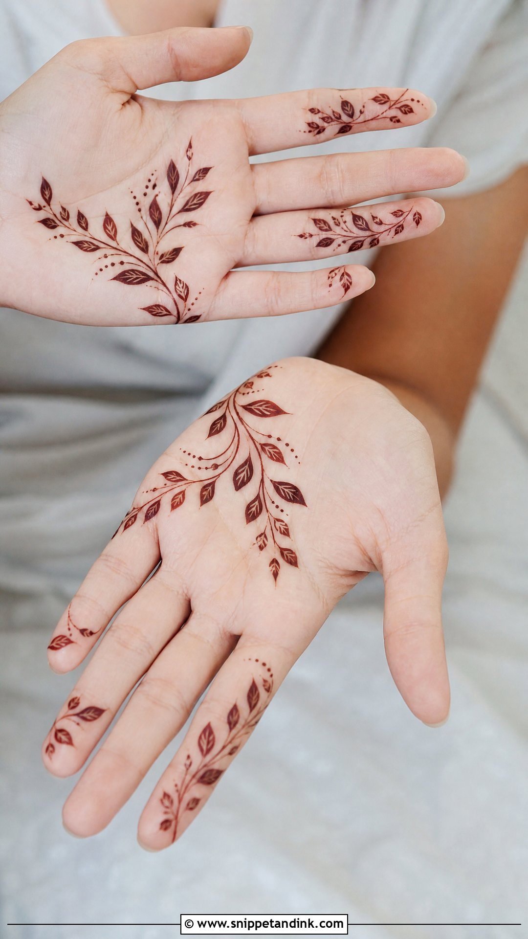 Small Palm Leaf Mehndi Design - Snippet and Ink - 30 Small Palm Mehndi Designs