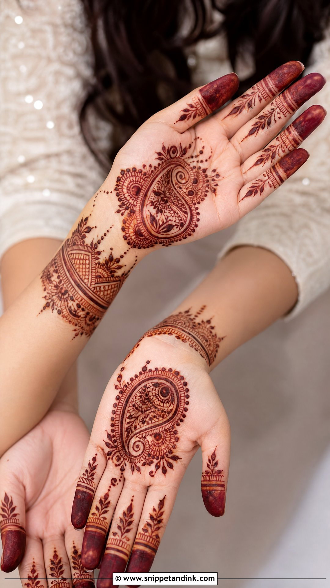 Small Palm Paisley Mehndi Design - Snippet and Ink - 30 Small Palm Mehndi Designs