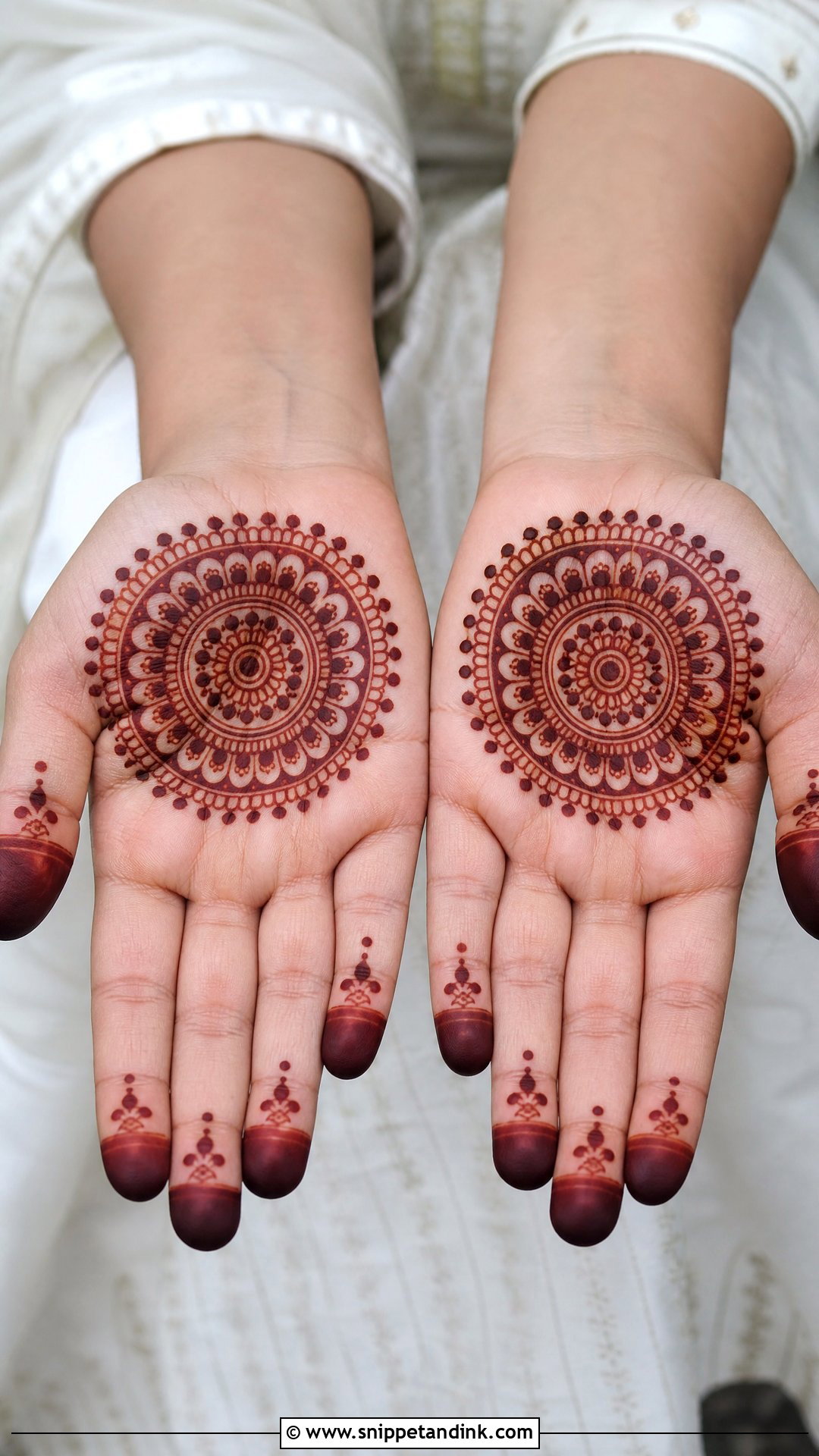Small Palm Round Mehndi Design - Snippet and Ink - 30 Small Palm Mehndi Designs
