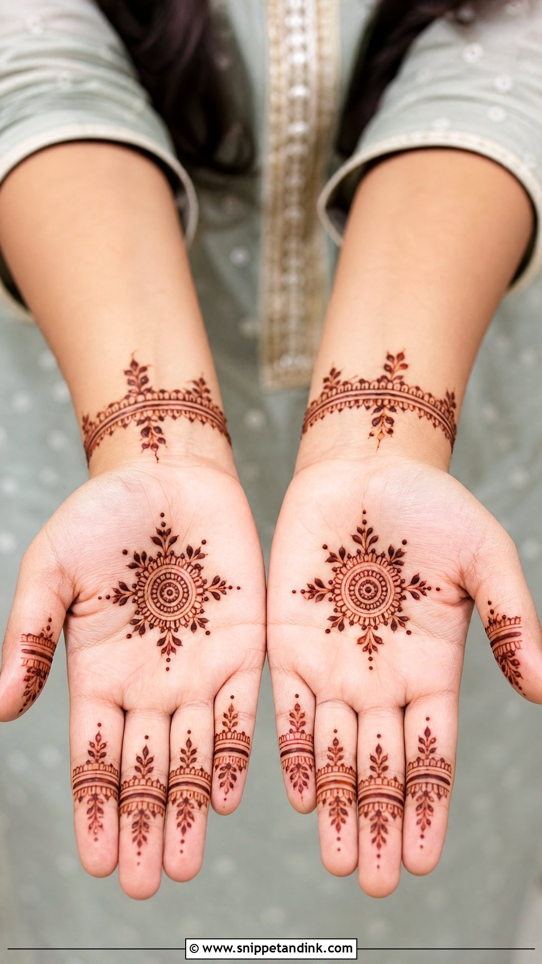 Small Palm Simple Front Hand Mehndi Design - Snippet and Ink - 30 Small Palm Mehndi Designs
