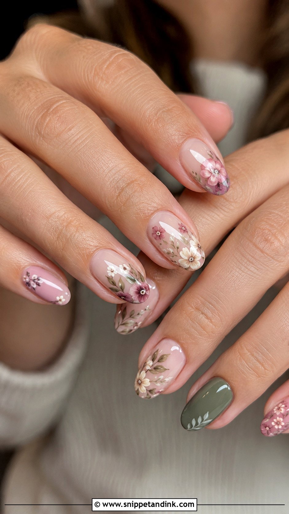 Soft Floral Fall Wedding Nails - Snippet and Ink - 30 Fall Wedding Nails