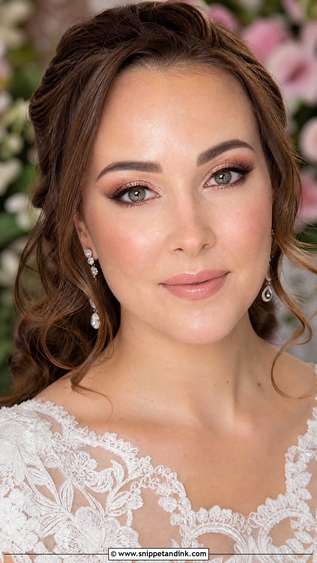 Sparkly Halo Eye Wedding Makeup - Snippet and Ink - 20 Sparkly Wedding Makeup Ideas