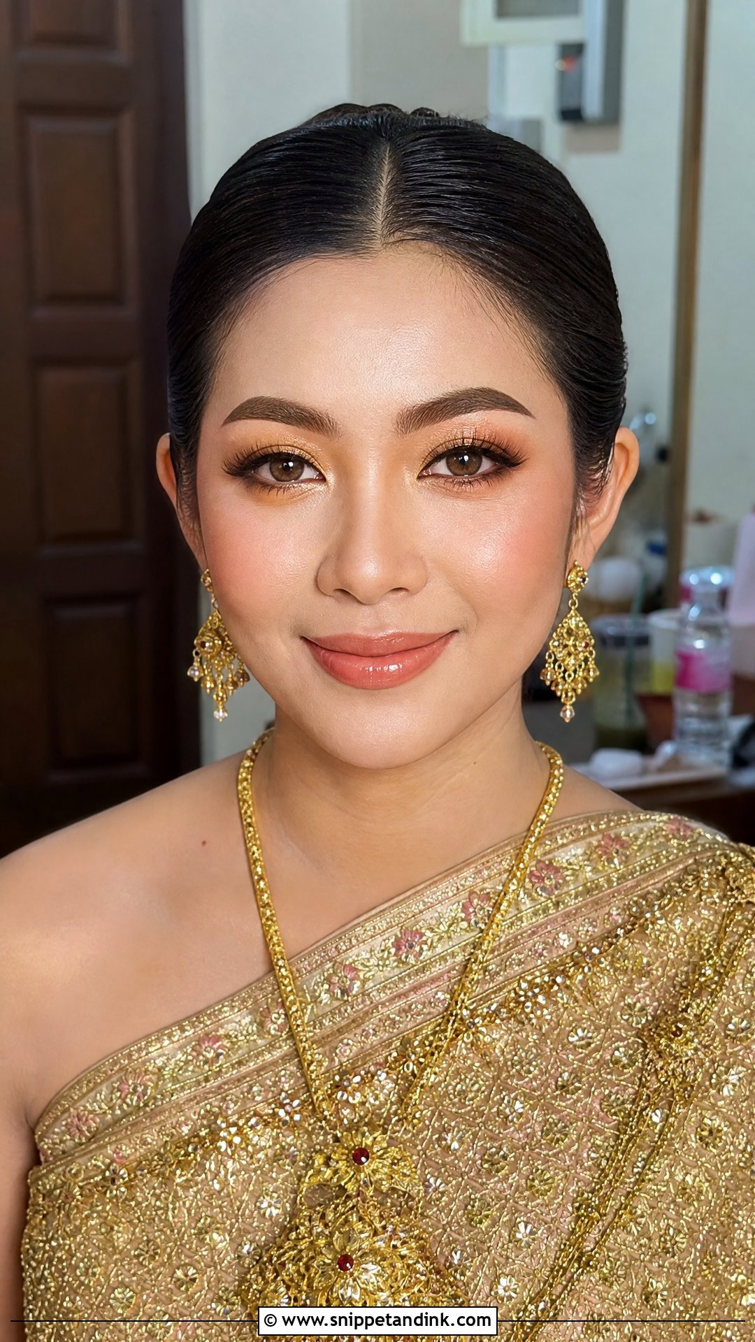 Thai Wedding Makeup With Gold Eyeshadow - Snippet and Ink - 25 Thai Wedding Makeup Looks