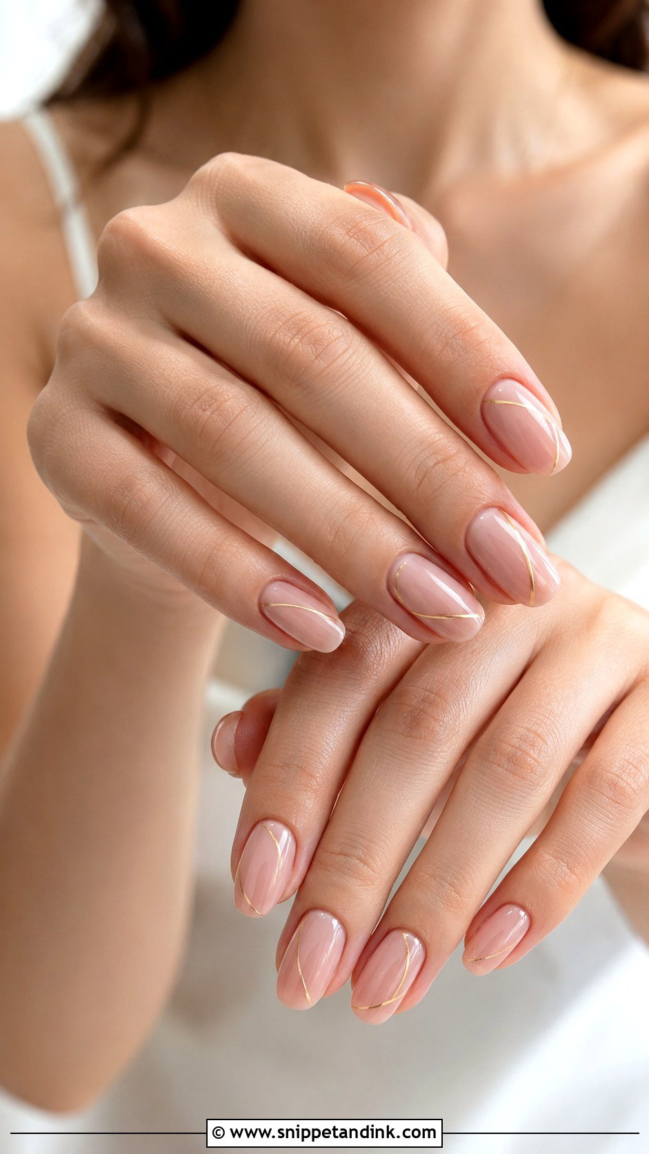 Thin Gold Line Wedding Nails - Snippet and Ink - 20 Minimal Wedding Nails