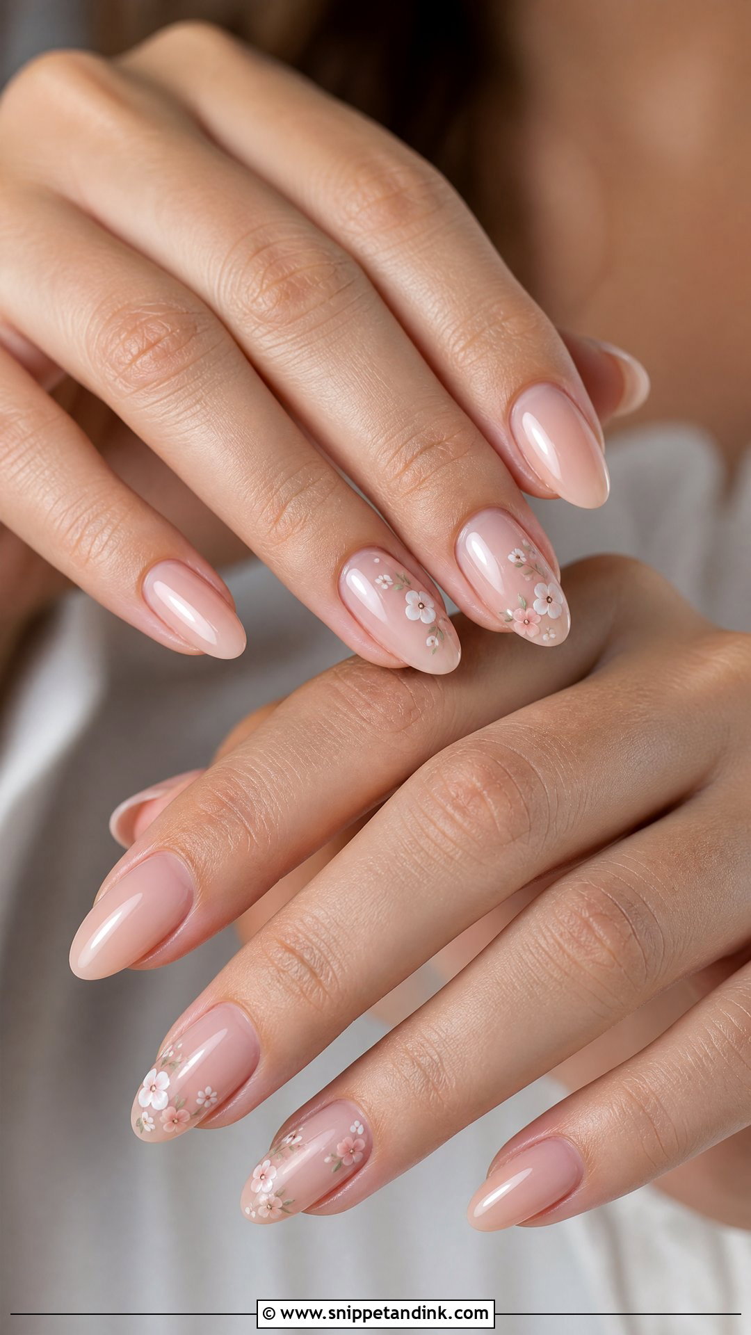 Tiny Floral Wedding Guest Nails - Snippet and Ink - 25 Simple Wedding Guest Nails