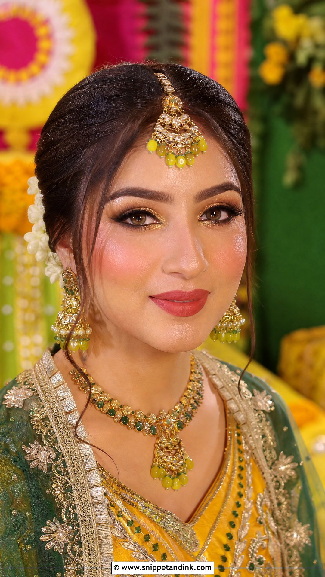 Traditional Mehndi Bride Makeup - Snippet and Ink - 20 Mehndi Bride Makeup Ideas