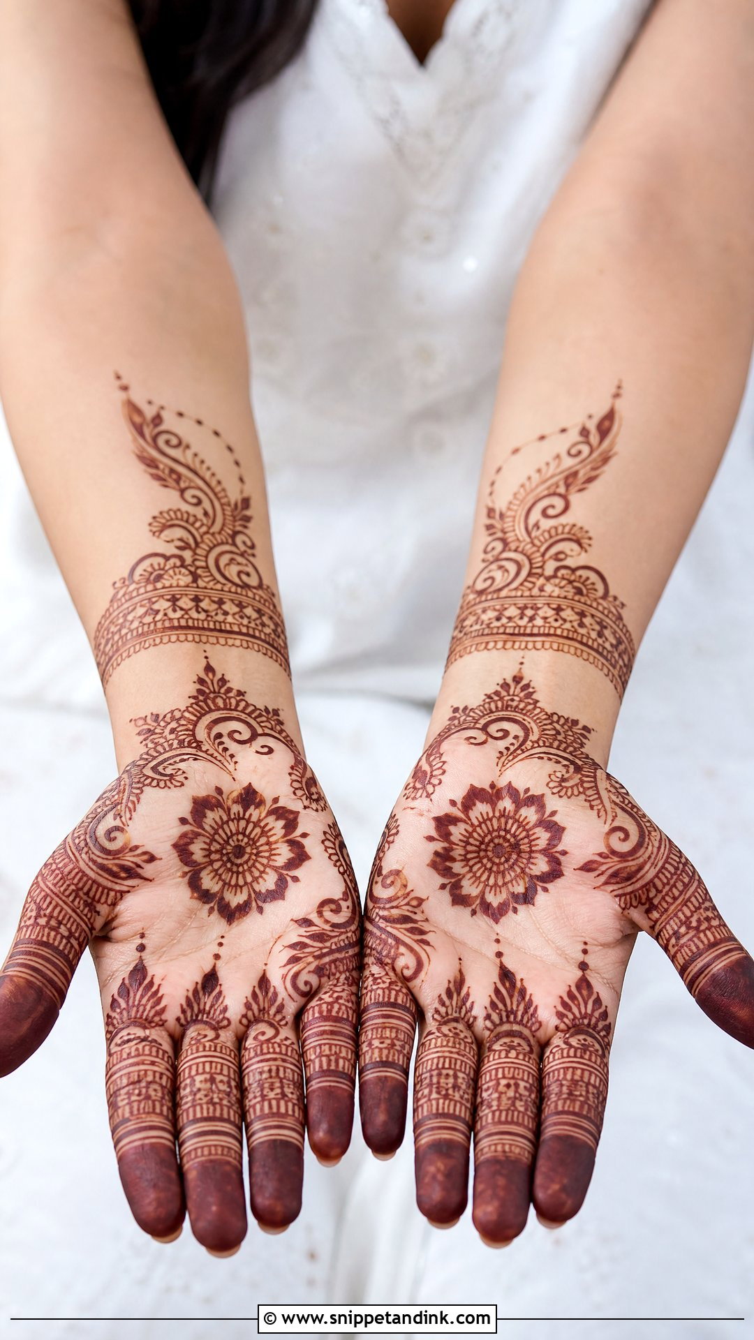 Veere Di Wedding Simple Front Hand Mehndi - Snippet and Ink - 25 Veere Di Wedding Mehndi Design Ideas