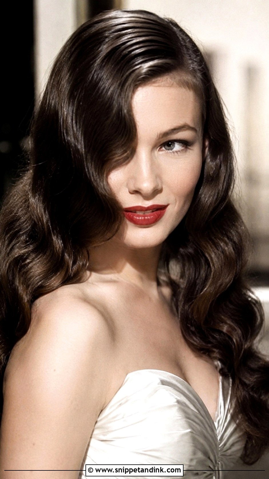 Veronica Lake Peekaboo Waves - Snippet and Ink - 25 Vintage Waves Wedding Hair