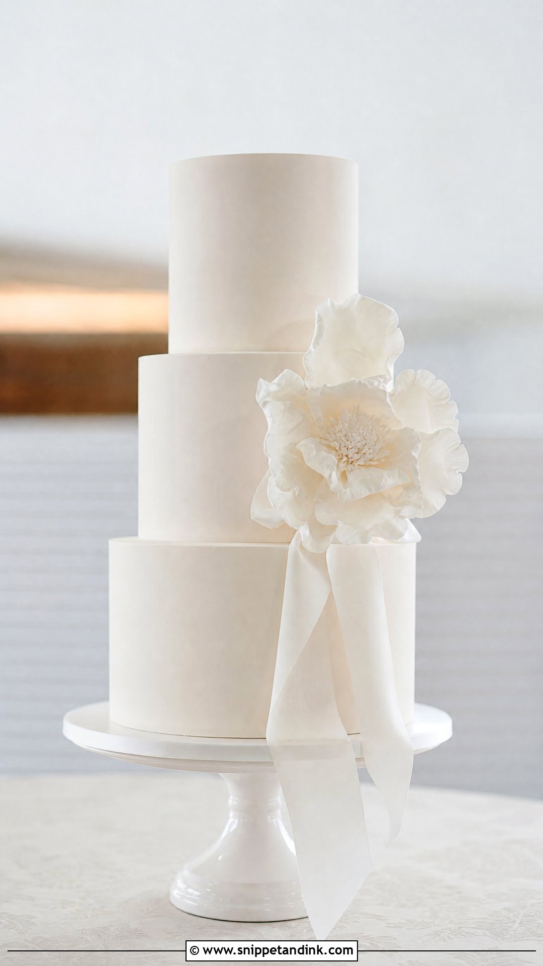 Wedding Cake Minimalist Pose - Snippet and Ink - 25 Cake Poses Photo Ideas for Wedding