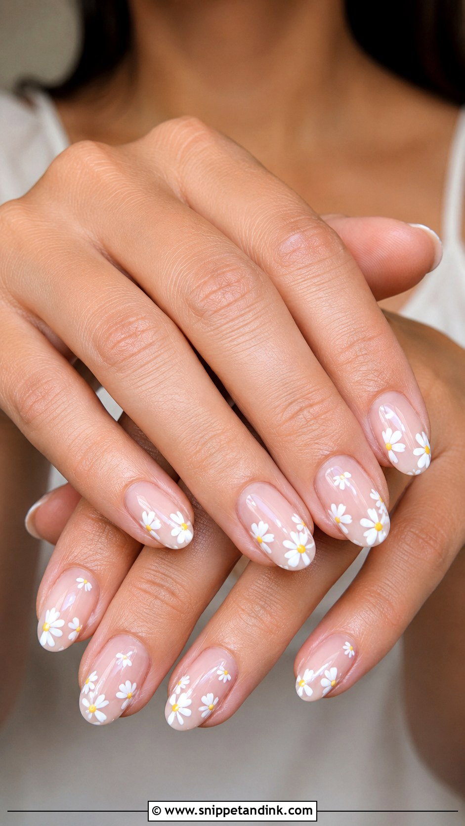 White Daisy Wedding Nails - Snippet and Ink - 20 Garden Wedding Nails