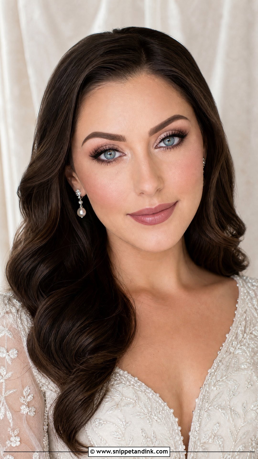 Winter Wedding Makeup for Blue Eyes - Snippet and Ink - 20 Glowy Wedding Makeup for Blue Eyes