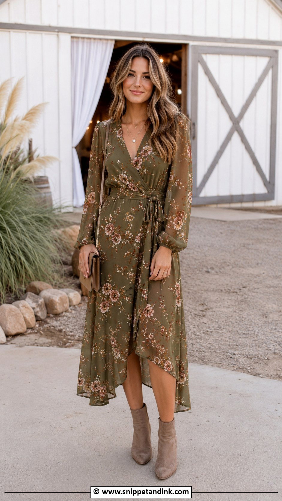Barn Wedding Guest Outfit - Snippet and Ink - 30 Outfit for Wedding Ideas