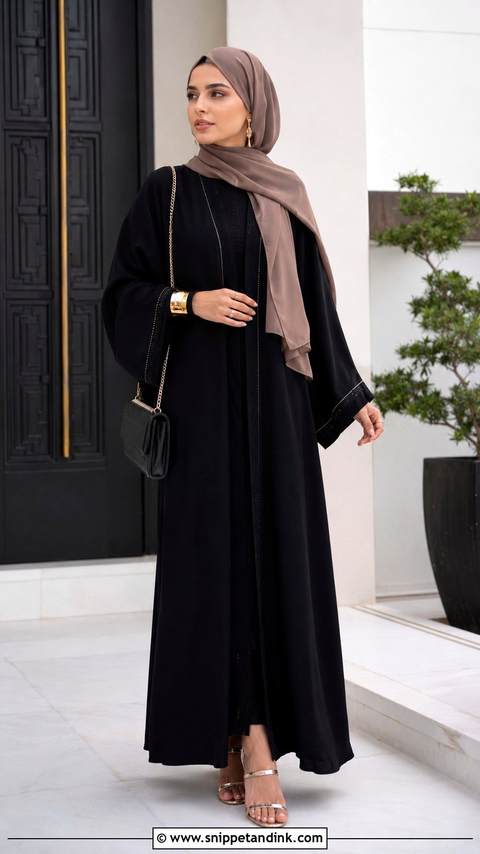 Black Abaya With Gold Accessories Outfit - Snippet and Ink - 30 Eid Mubarak Outfit Ideas