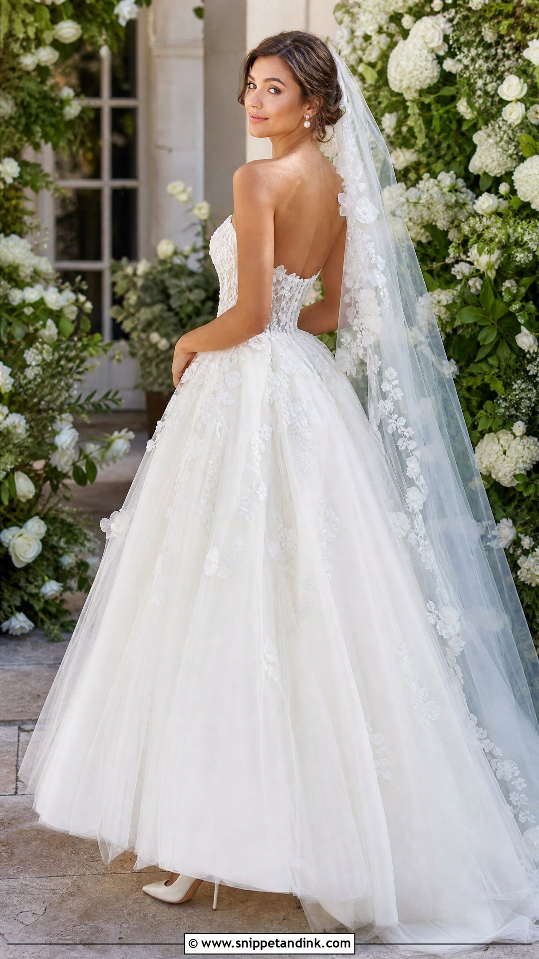 Lace Vera Wang Ball Gown - Snippet and Ink - 20 Vera Wang Wedding Dress Ball Gown Ideas