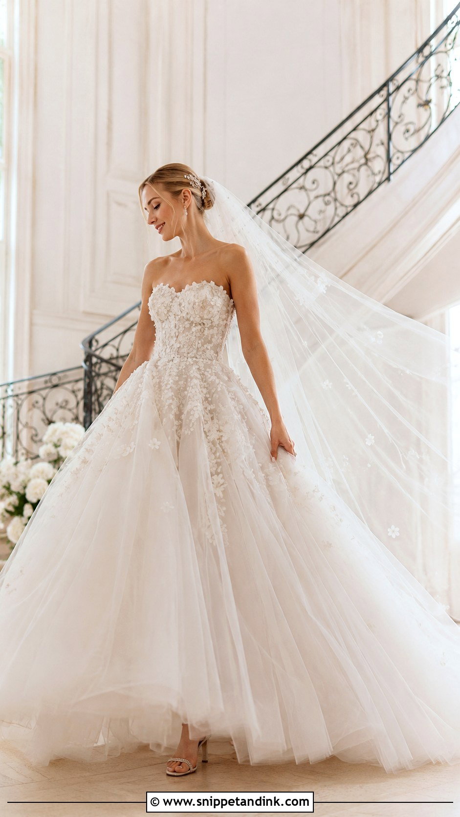 Oscar De La Renta Tulle Ball Gown Wedding Dress - Snippet and Ink - 30 Oscar De La Renta Wedding Dress Ideas