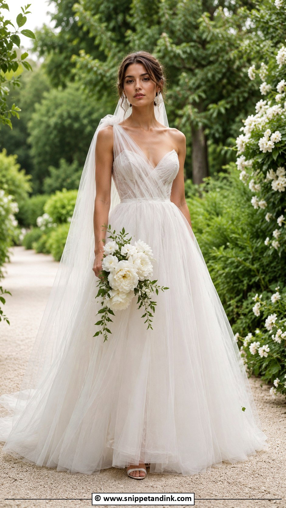 Vera Wang Garden Wedding Dress - Snippet and Ink - 35 Vera Wang Wedding Dress Ideas